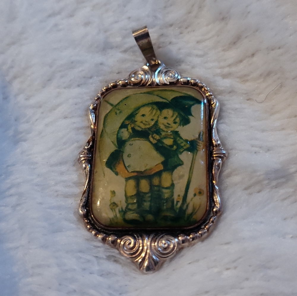 Vintage 1982 Hummel Pendant (Silver Plated) - Picture 2 of 9